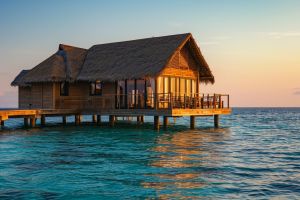 les maisons sur pilotis de bora bora : un paradis sur l’eau